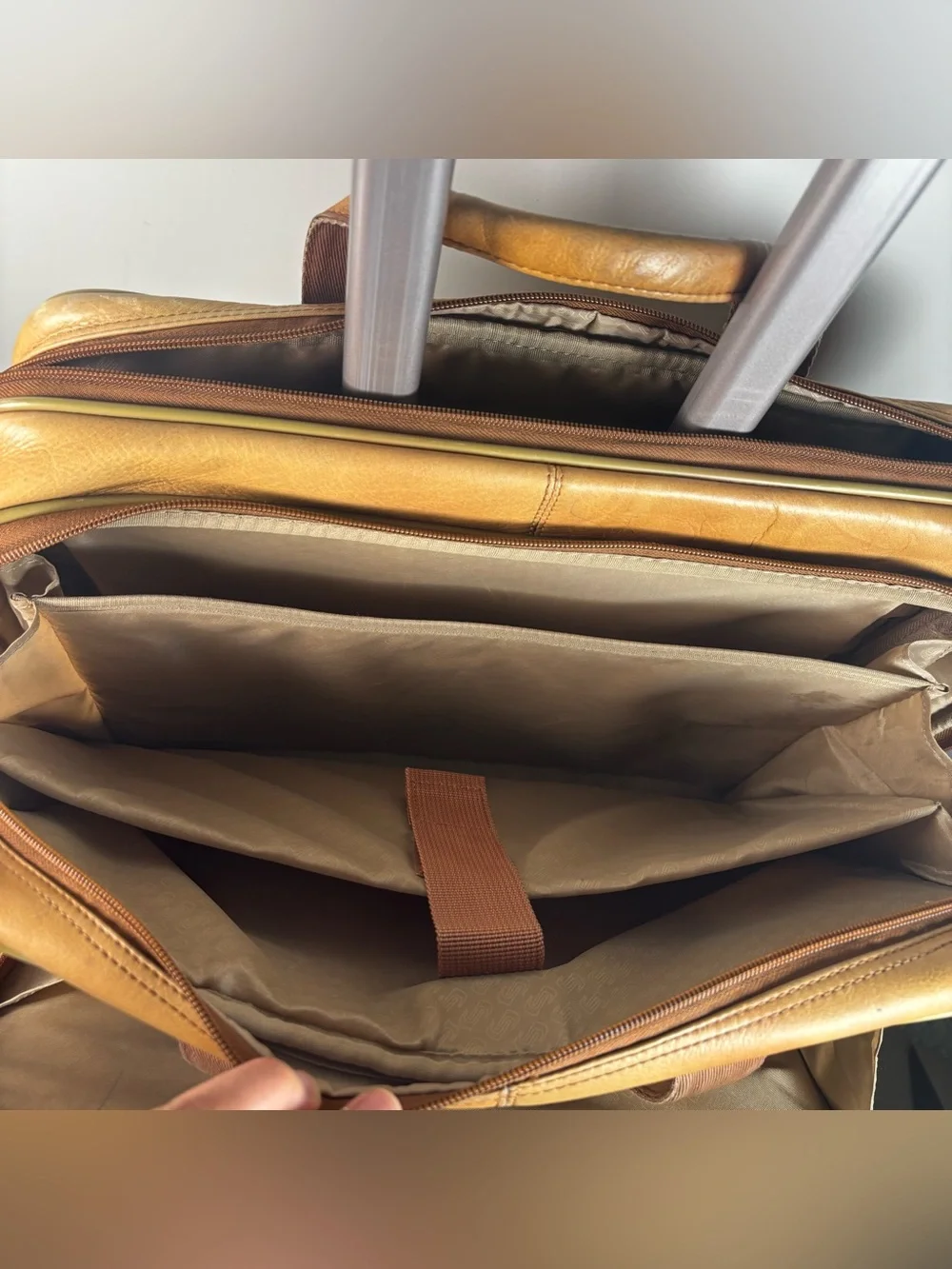 Solo New York Walker Brown Camel Leather Briefcase Laptop Rolling Travel B